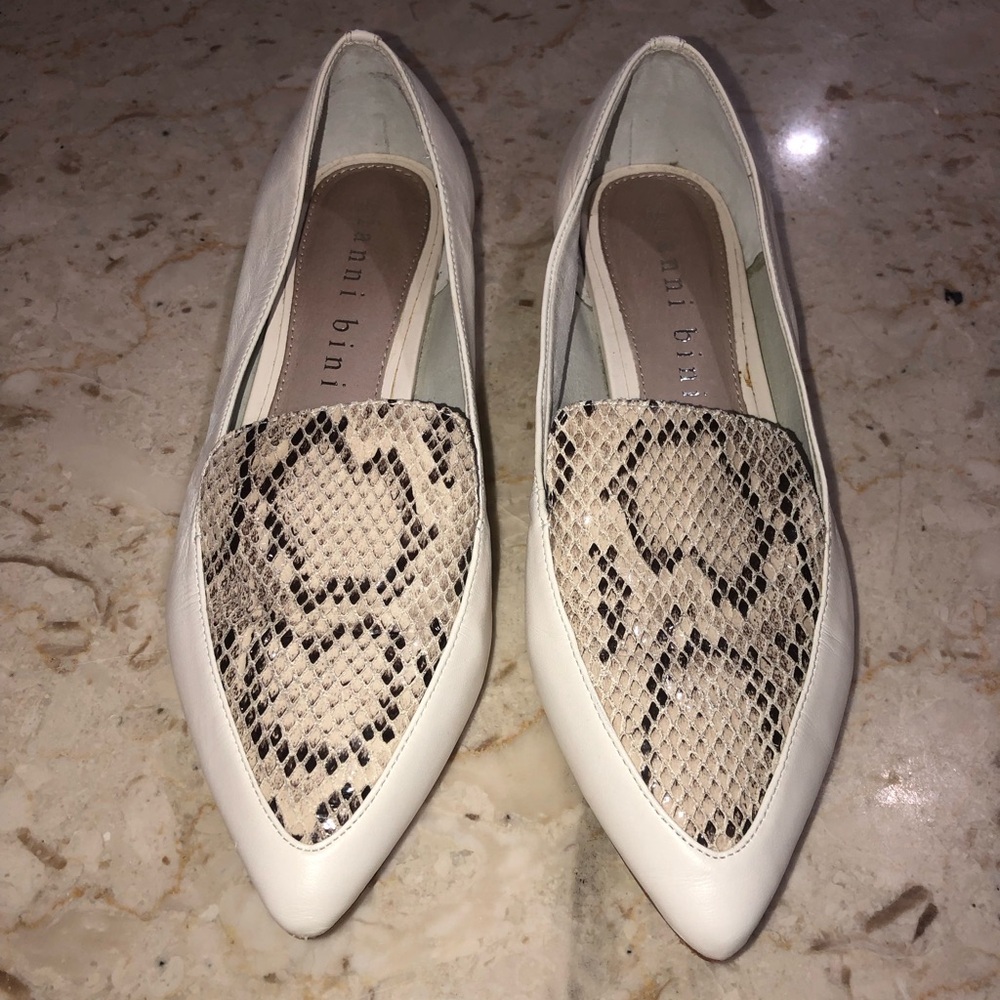 Gianni Bini Snakeskin Flats